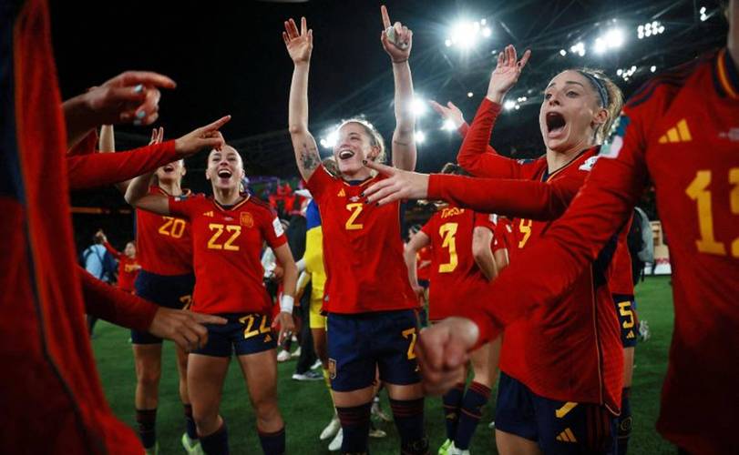西班牙欧洲杯女足冠军（西班牙足球队欧洲杯冠军）