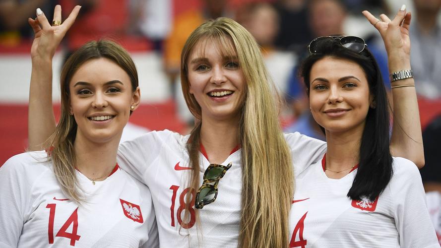 英国女孩欧洲杯比赛（欧洲杯 英格兰美女球迷）