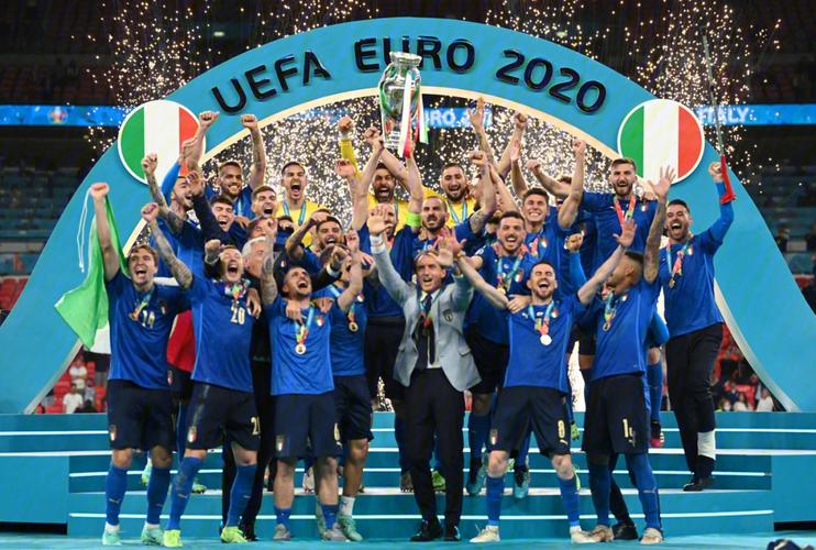 欧洲杯意大利蓝军颁奖（2021欧洲杯巡礼意大利队）