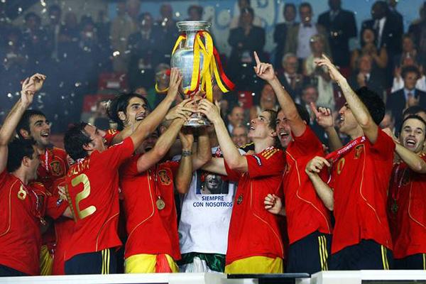 巅峰西班牙08欧洲杯（08年西班牙欧洲杯主力阵容）