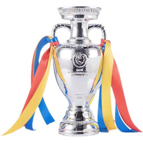 欧洲杯奖杯更换了（欧洲杯奖杯是每年都做一个新的吗）