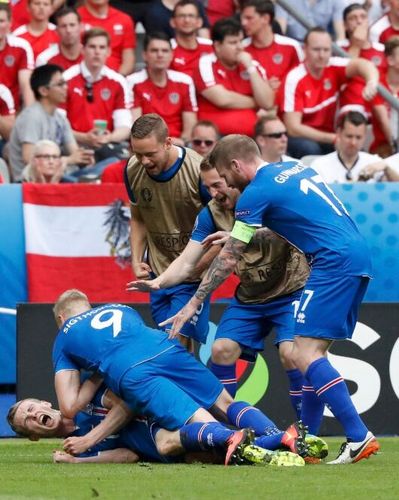 调侃冰岛进欧洲杯（冰岛足球队 欧洲杯）
