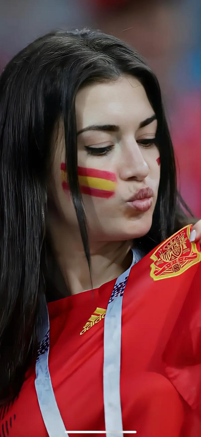 西班牙女孩预言欧洲杯（西班牙女球迷）